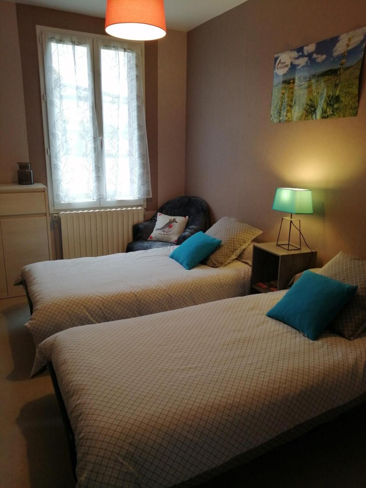 Gite Pavillon Kifadonfe 3 Ch Avec Cour Et Jardin Clos Villa Saint-Germain-Lembron Bagian luar foto