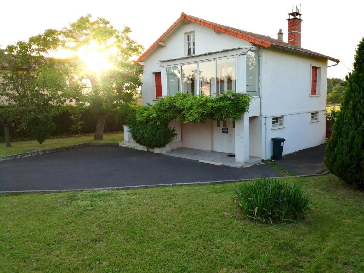 Gite Pavillon Kifadonfe 3 Ch Avec Cour Et Jardin Clos Villa Saint-Germain-Lembron Bagian luar foto