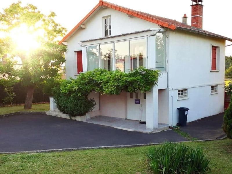 Gite Pavillon Kifadonfe 3 Ch Avec Cour Et Jardin Clos Villa Saint-Germain-Lembron Bagian luar foto